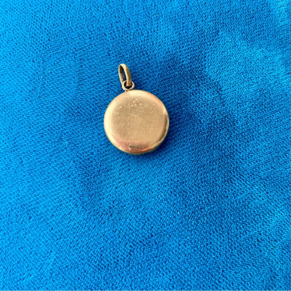 Vintage Jewelry - Vintage Gold-filled Locket